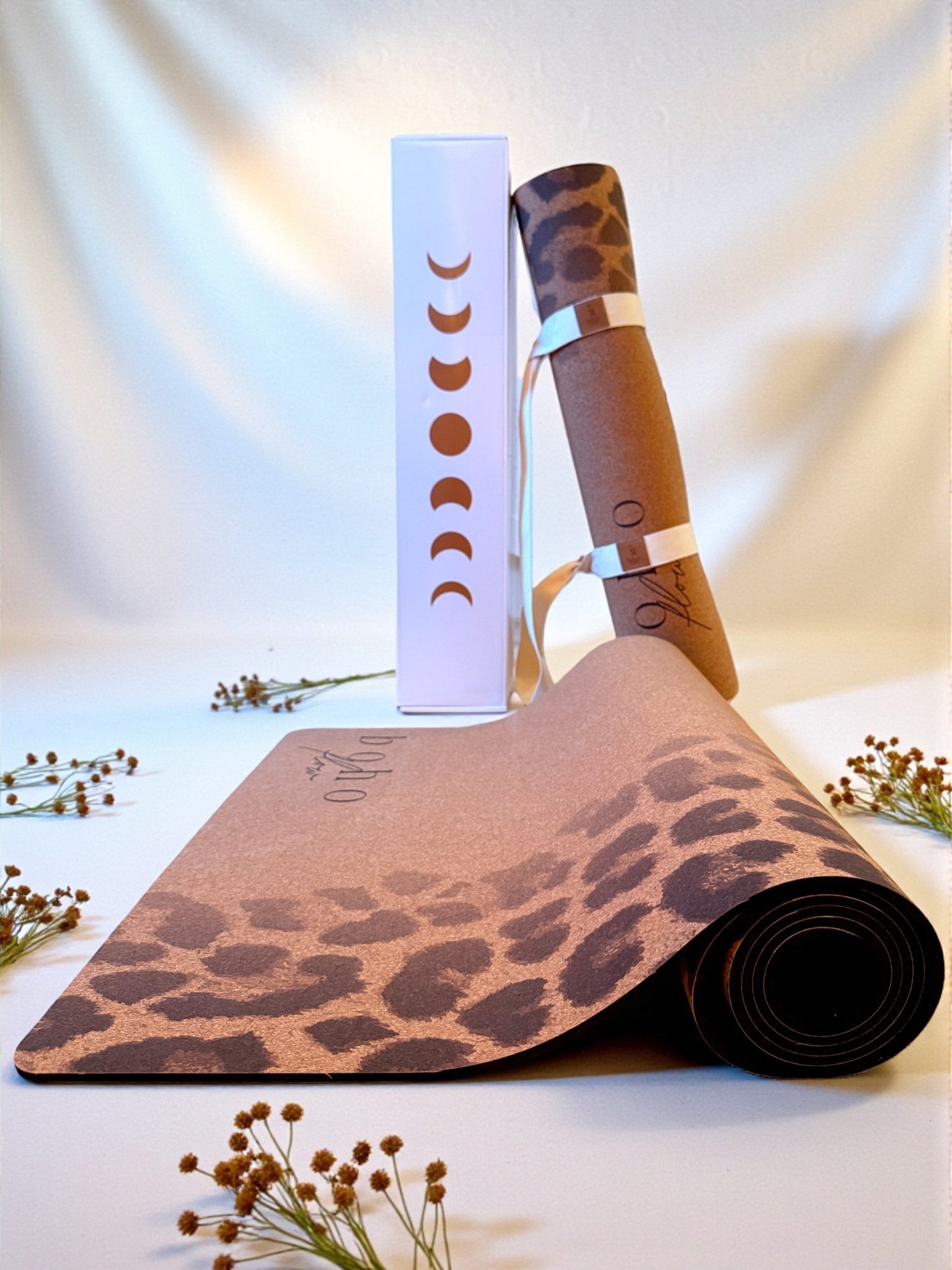 Print Edition Cork Yoga Mat — Leopard Fade — Carry Strap